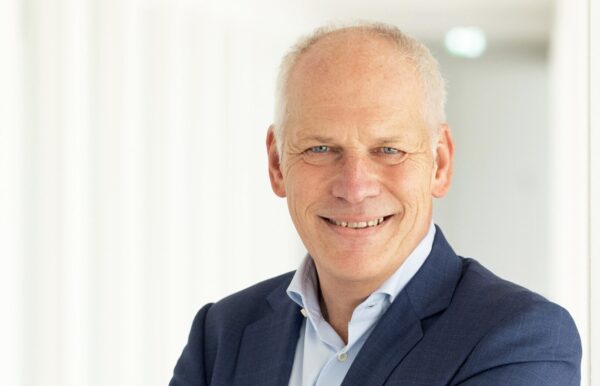 Portretfoto van Hans Feldman. Ons team